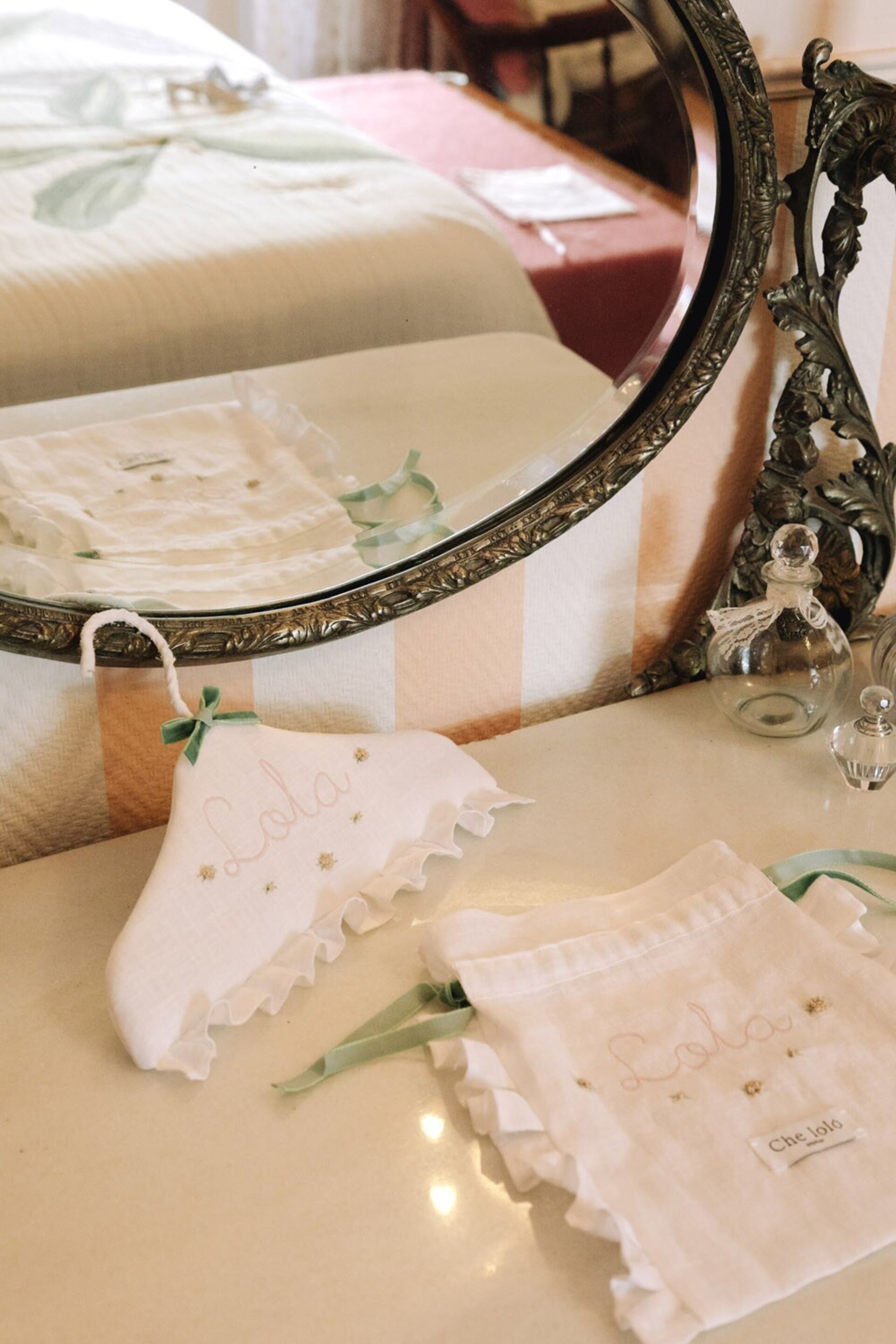 Percha bordada cottage - 2